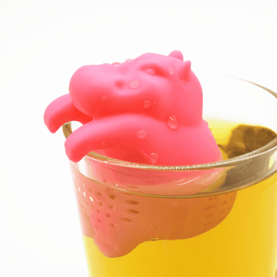 Flodhest te-infuser i BPA fri silikone ned i en tekop