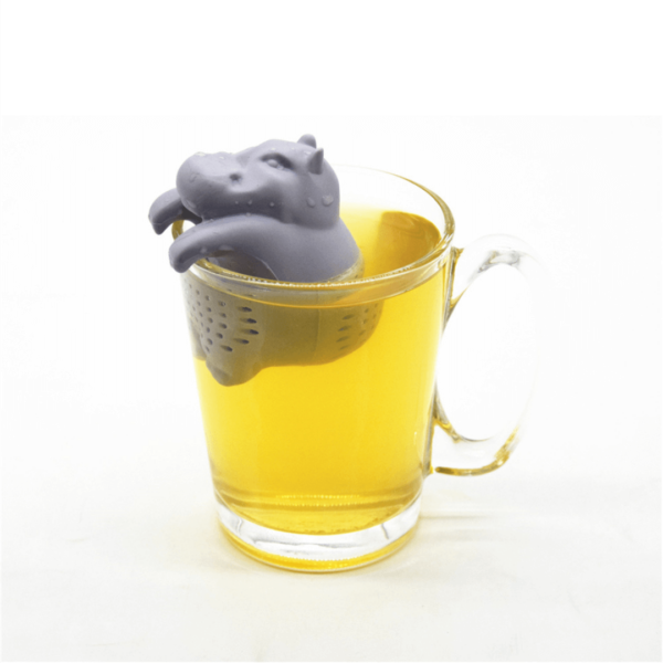 Grå flodhest te-infuser i et glas te fra Njordisk
