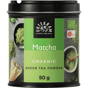 Grøn matcha tepulver er lavet af spæde grønne teblade. Den grønne farve stammer fra det naturlige indhold af klorofyl. Matchapulver har en let sødme med en kant af bitterhed.