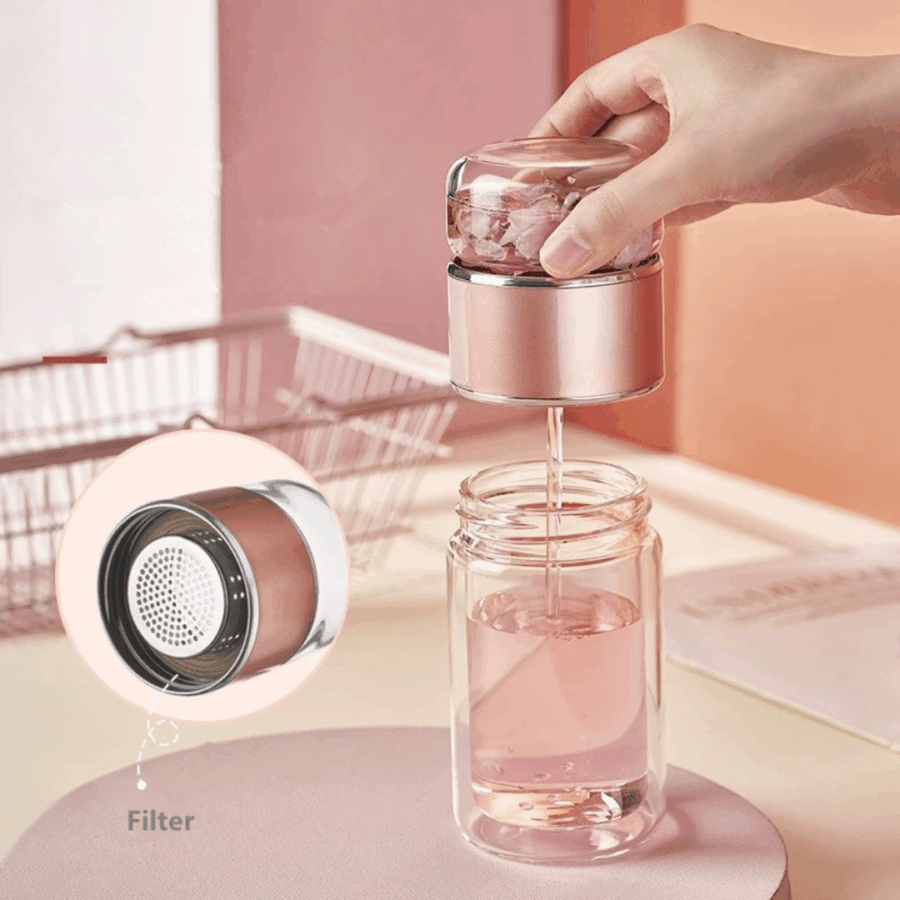 Te glas flaske fra Njordisk med te infuser