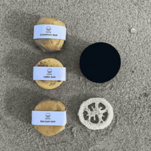 Kystnær gaveæske med Hyben som ligger på en strand