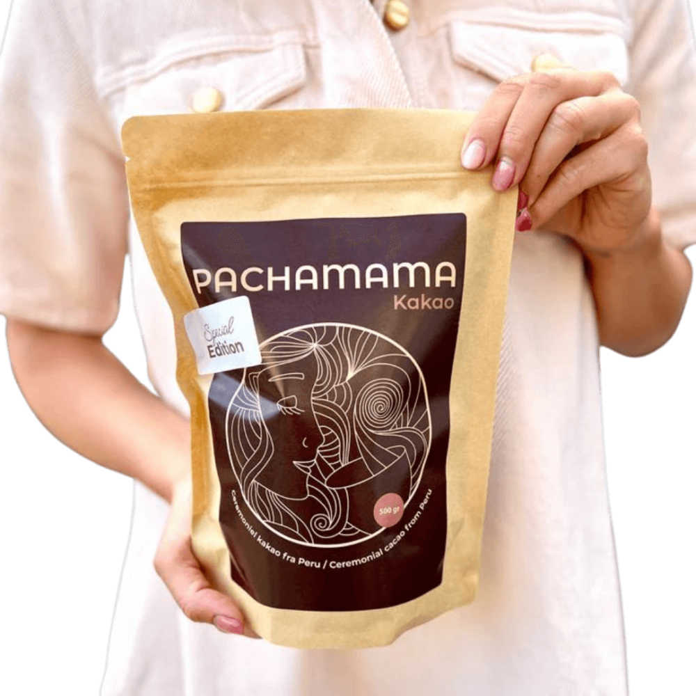 Pachamama Kakao granuleret i en 500 grams pose