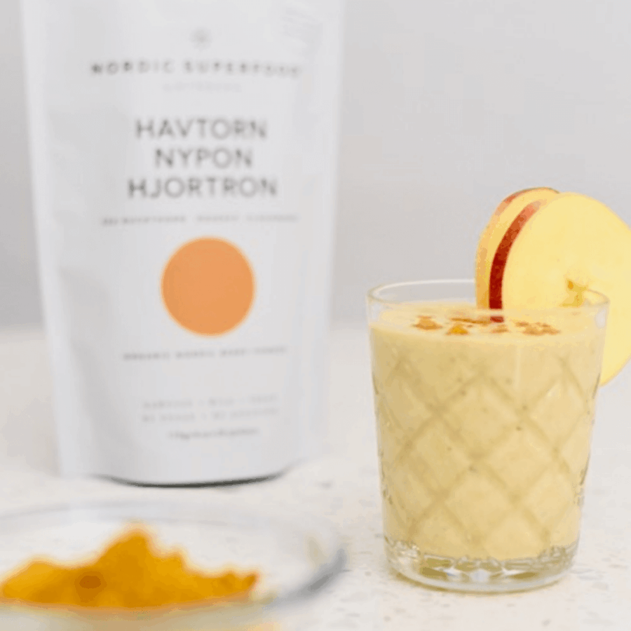 Nordic Superfood - Berry Powder - Yellow - Sea Buckthorn i et glas smoothie