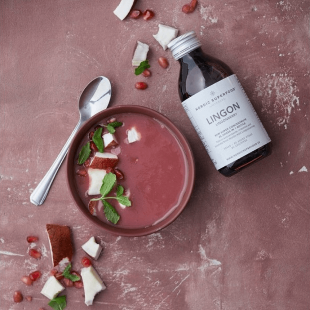 Nordic Superfood - Raw Juice Concentrate - Lingon i en dejlig skål suppe