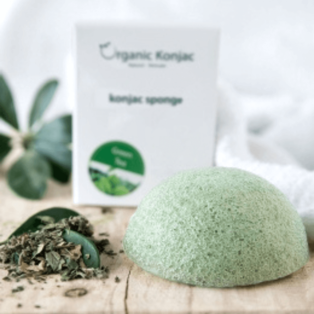 Organic Konjac svamp - Green Tea, som ligger på et bord