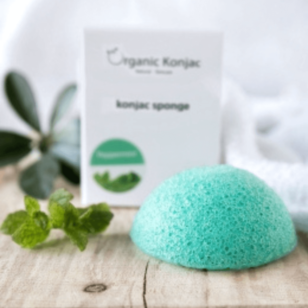 Organic Konjac - Peppermint svamp, som ligger på et bord