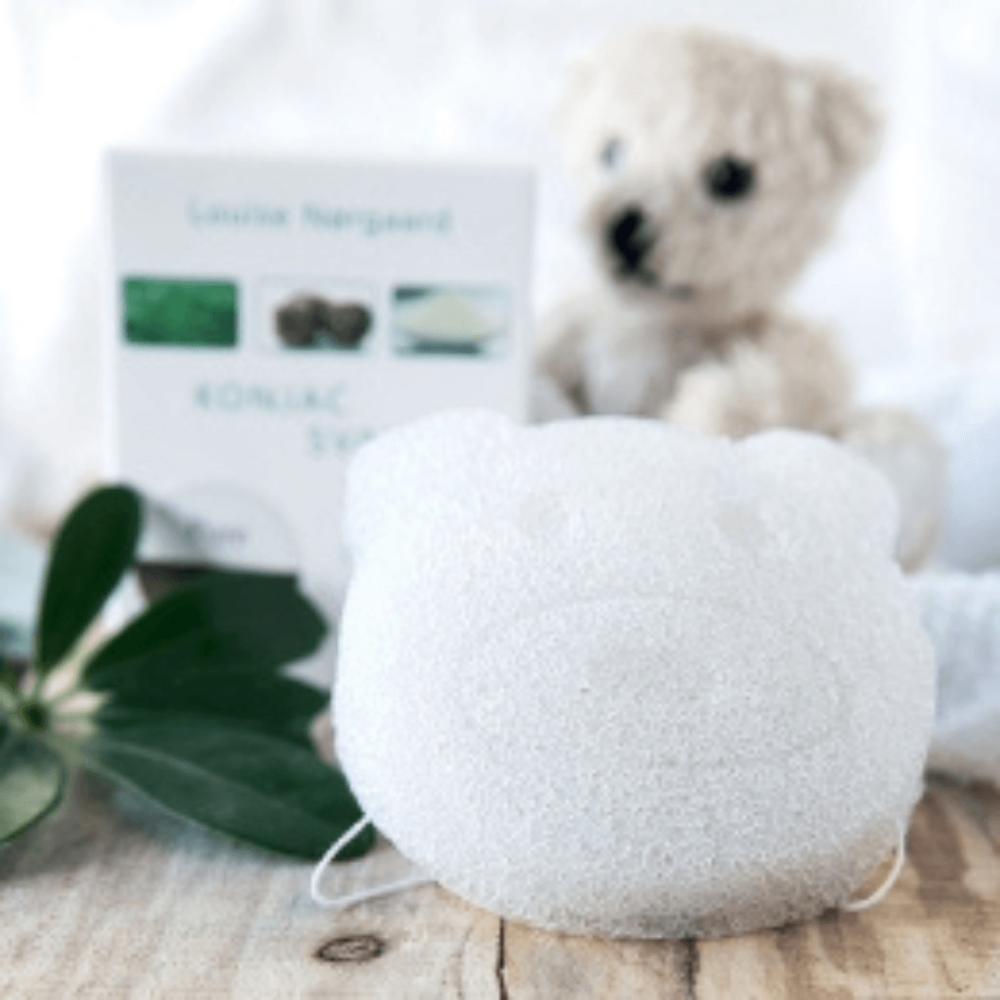 Organic Konjac svamp - Pure Bear, som ligger på et bord