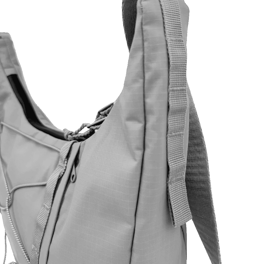 En HAZE Cross-Body Bag fra Kintobe i Chrome Grey