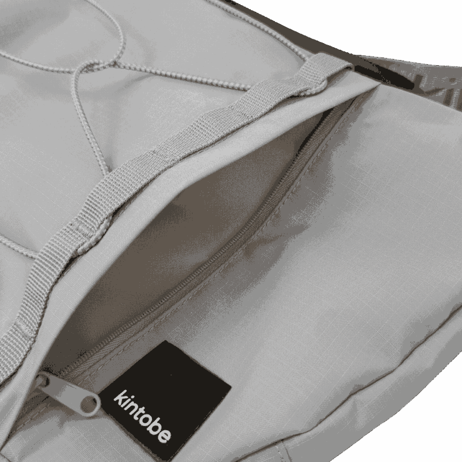 En HAZE Cross-Body Bag fra Kintobe i Chrome Grey