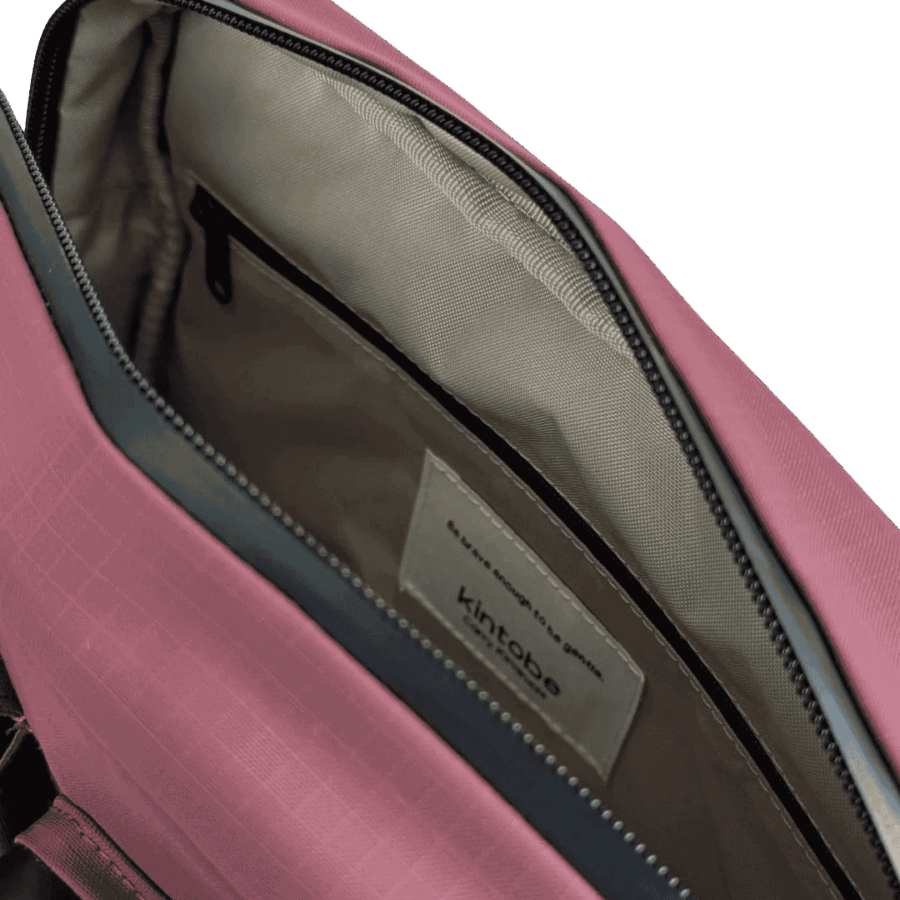 Miles Cross-Body bag fra Kintobe i Forest Berry