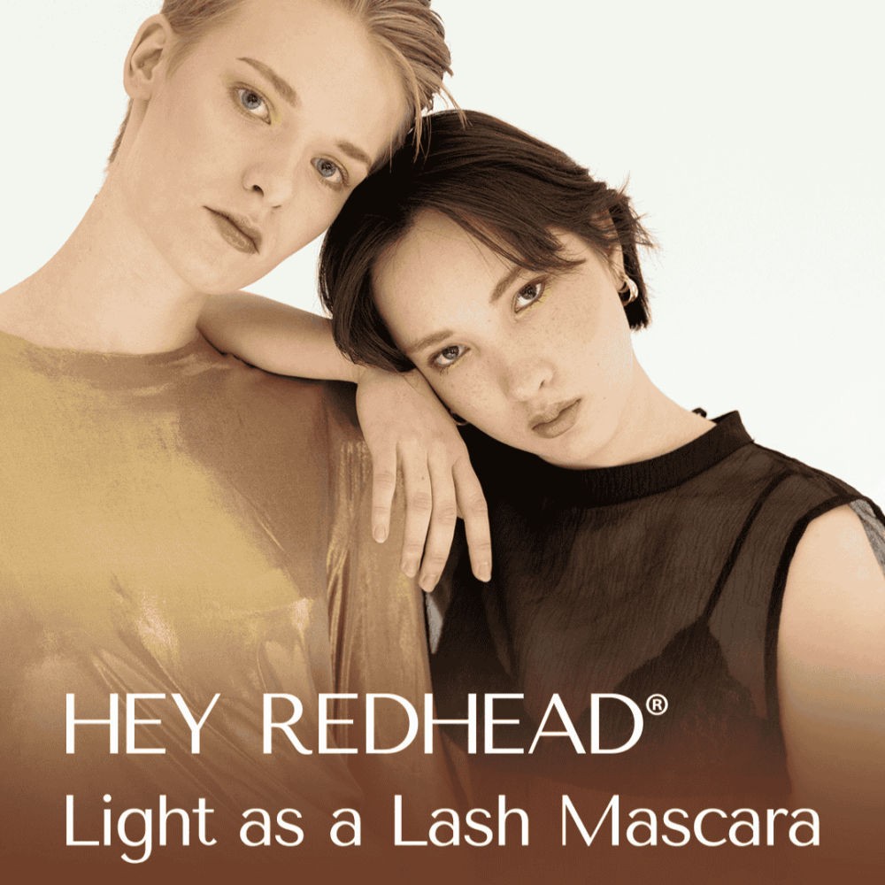 2 personer som har True Redhead - Light as a Lash mascara fra Hey Redhead®