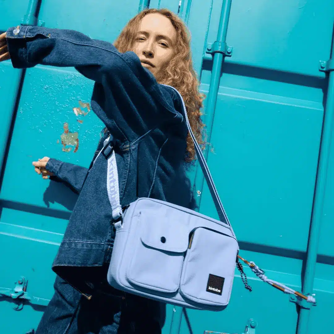 Miles Skyline Blue rummelig taske i genanvendt materiale